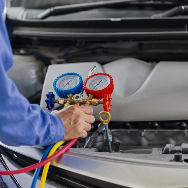 خدمة إعادة شحن مكيف السيارة الاحترافية