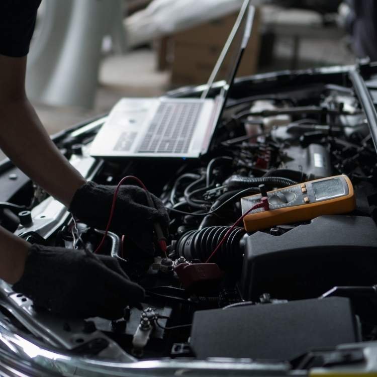 خدمة كمبيوتر سيارات متنقل بالقرب مني